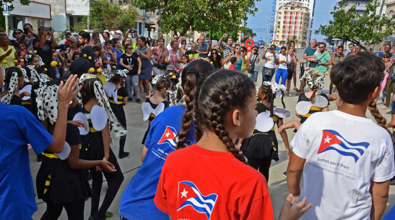 Niños de La Colmenita actúan en Calle Línea